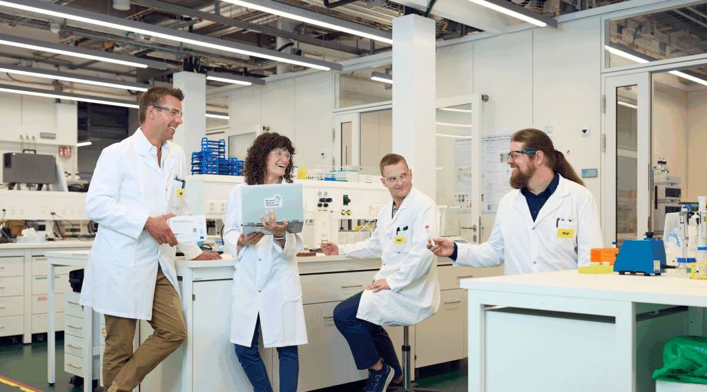 Am Forschungsprojekt unter der Leitung von Prof. Dr. Stefan Gaugler arbeiten unter anderem Paola Maragno, Robin Obrist und Dr. Severin Weis (von links) mit.