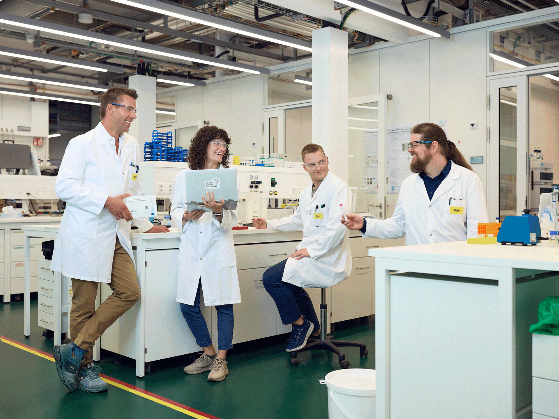 Am Forschungsprojekt unter der Leitung von Prof. Dr. Stefan Gaugler arbeiten unter anderem Paola Maragno, Robin Obrist und Dr. Severin Weis (von links) mit.